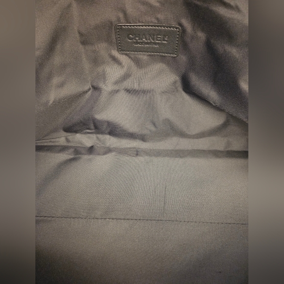CHANEL Cream And Black Logo Duffle Bag - Picture 8 of 9